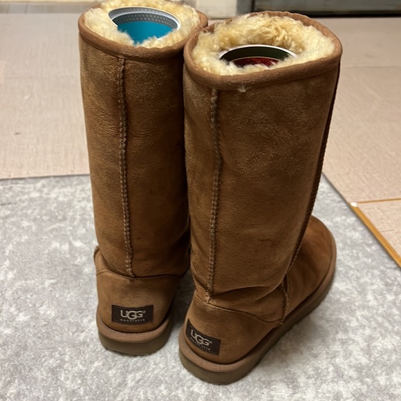 UGG - Picture 2 of 2